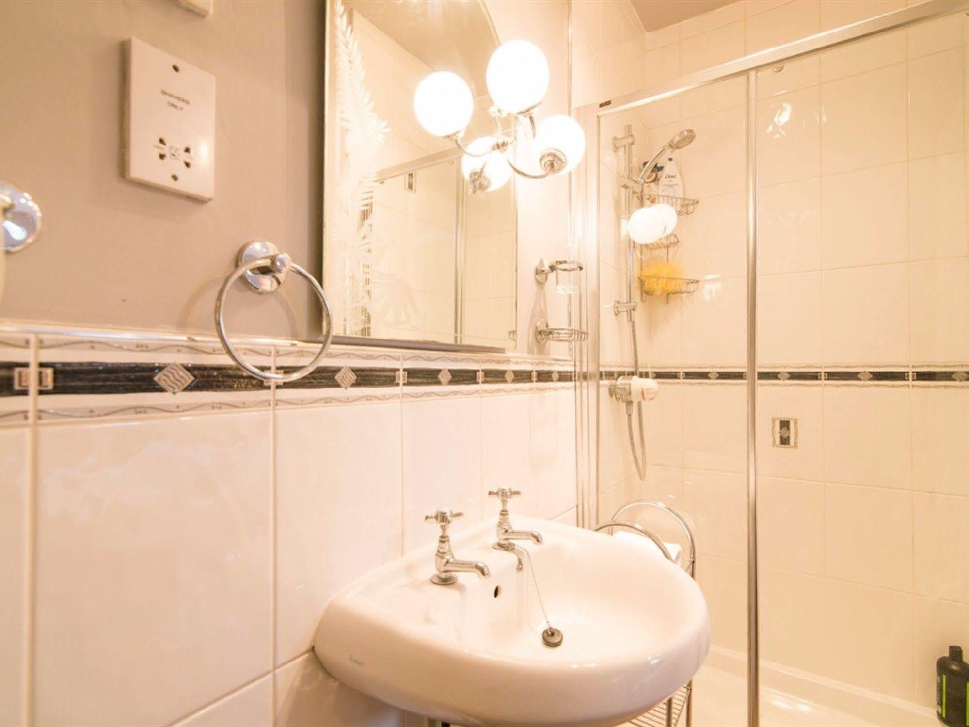 Ayuda House Hotel Altrincham Eksteriør billede